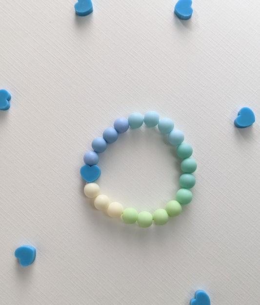 'Blue Ombre Love' beaded bracelet by Sun + Moon - 1
